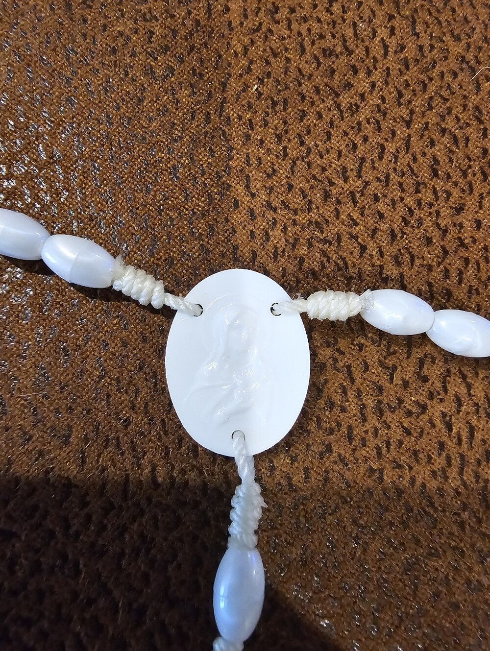 Vintage White Bead Plastic Rosary Necklace with Cross - Unbranded - Picture 3 of 3